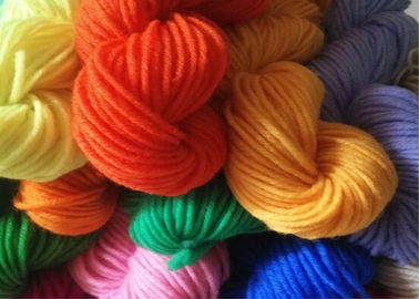 Hilo del ganchillo del uso del deslizador hilado de acrílico colorido de 4 capas para tejer a mano proveedor